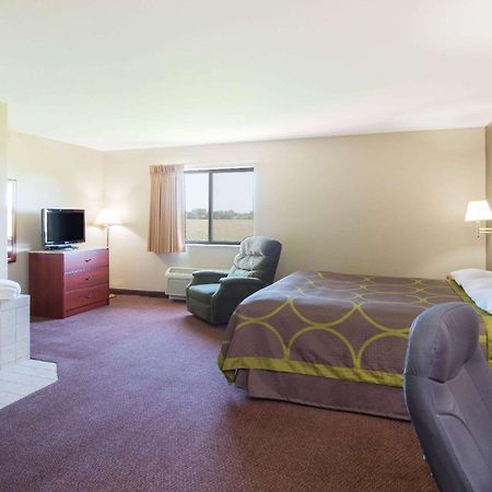 Super 8 By Wyndham Iola Ks Otel Dış mekan fotoğraf