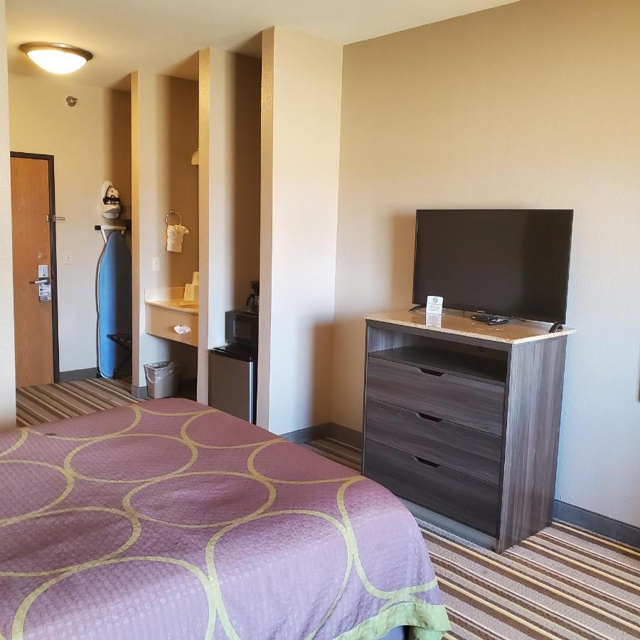 Super 8 By Wyndham Iola Ks Otel Dış mekan fotoğraf