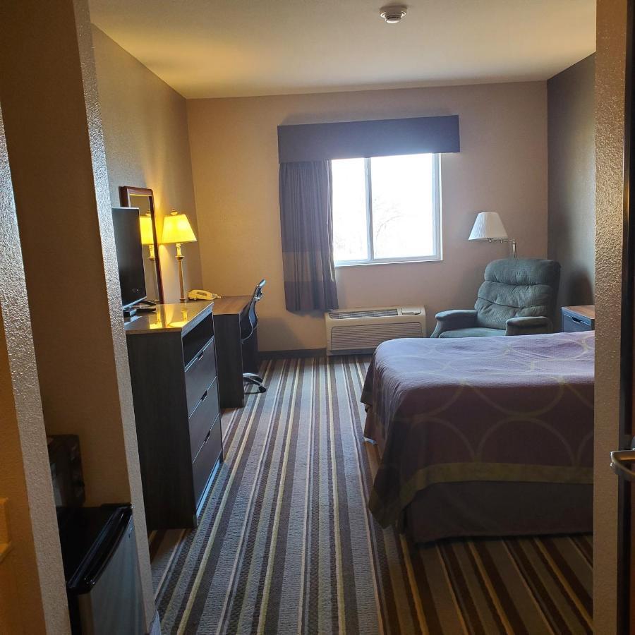 Super 8 By Wyndham Iola Ks Otel Dış mekan fotoğraf