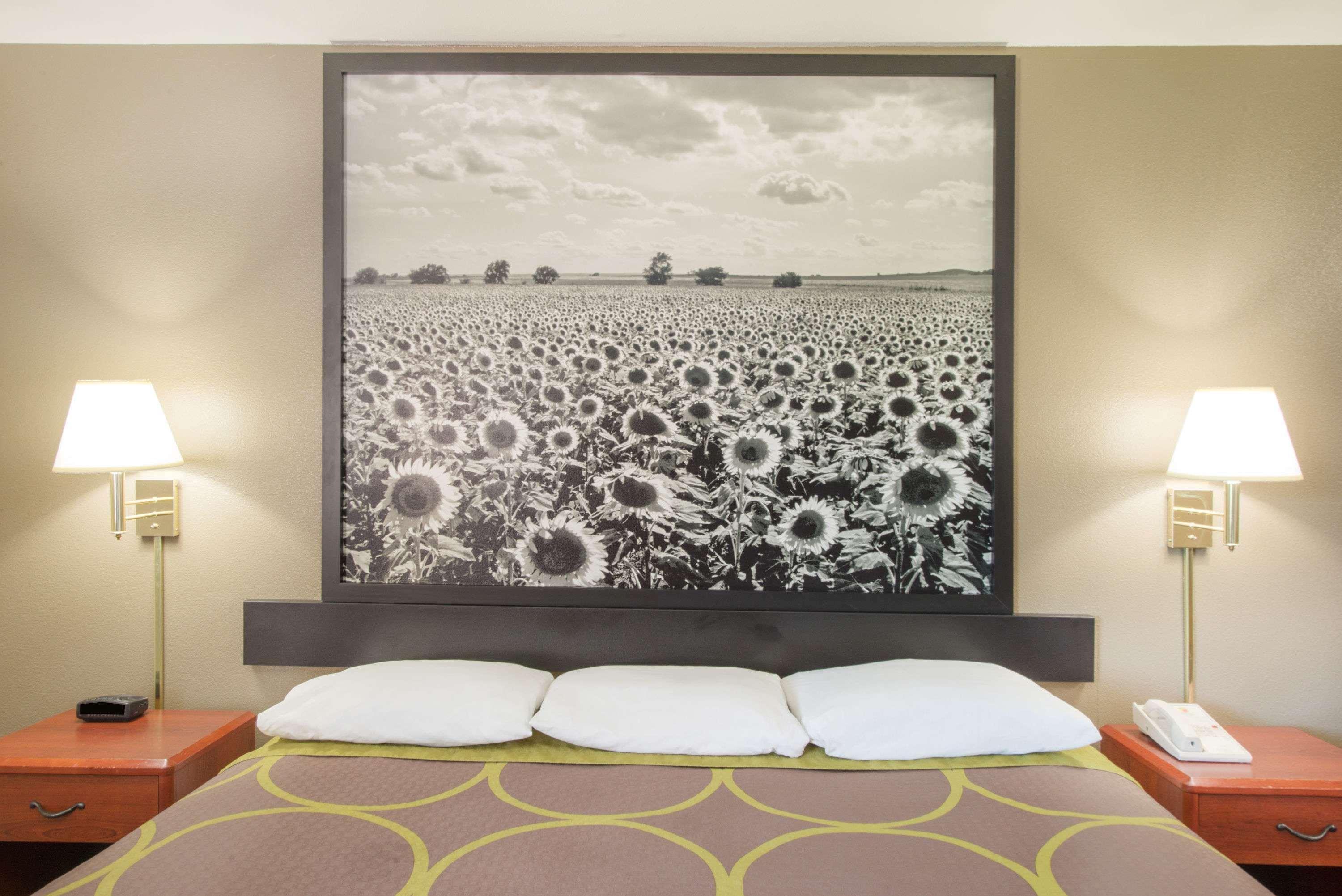 Super 8 By Wyndham Iola Ks Otel Dış mekan fotoğraf