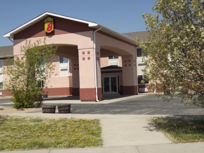 Super 8 By Wyndham Iola Ks Otel Dış mekan fotoğraf