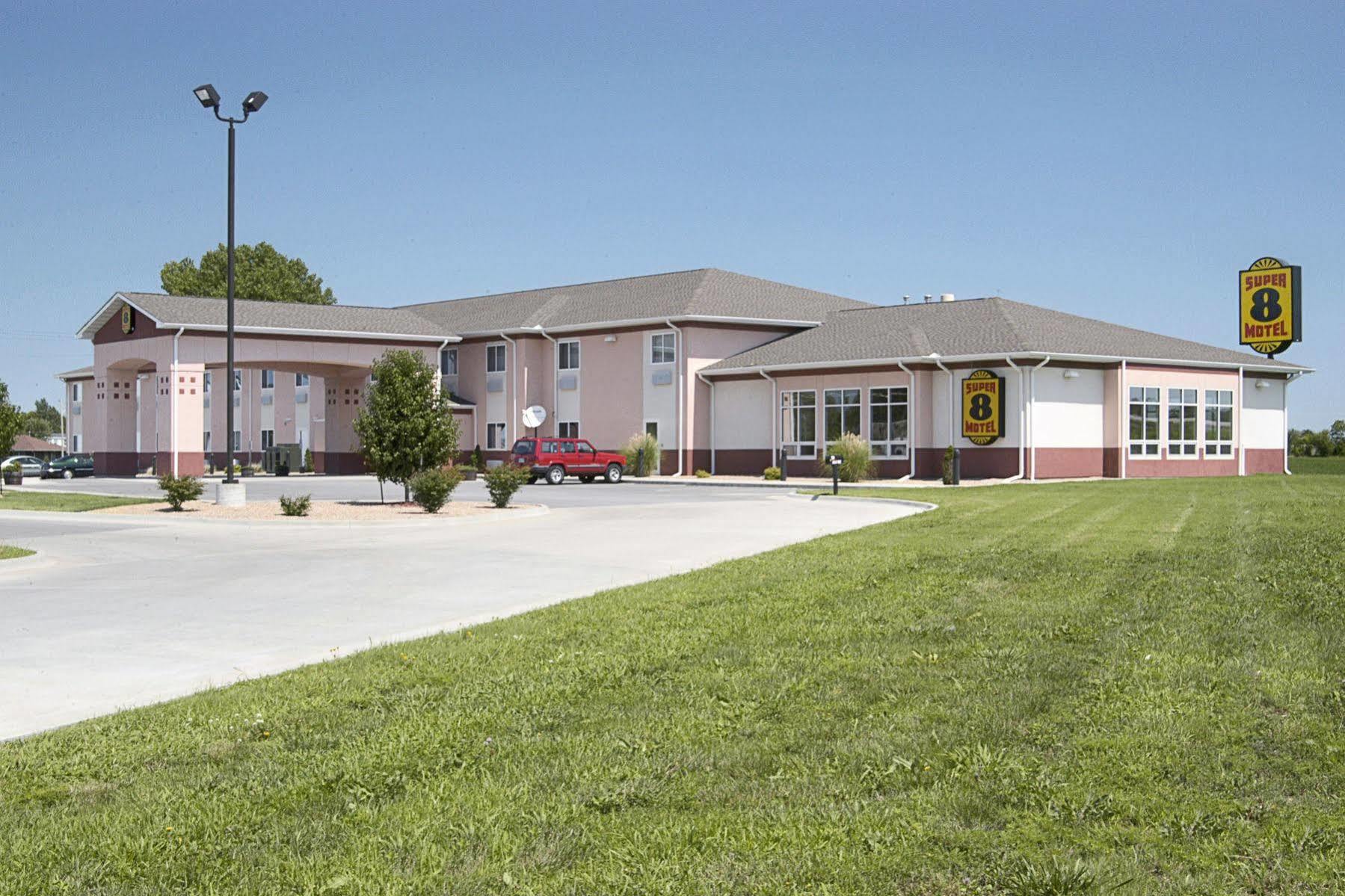 Super 8 By Wyndham Iola Ks Otel Dış mekan fotoğraf