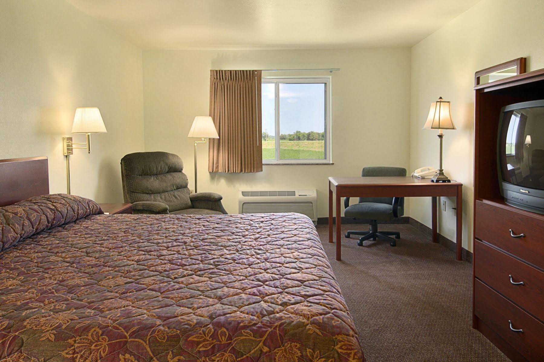 Super 8 By Wyndham Iola Ks Otel Dış mekan fotoğraf