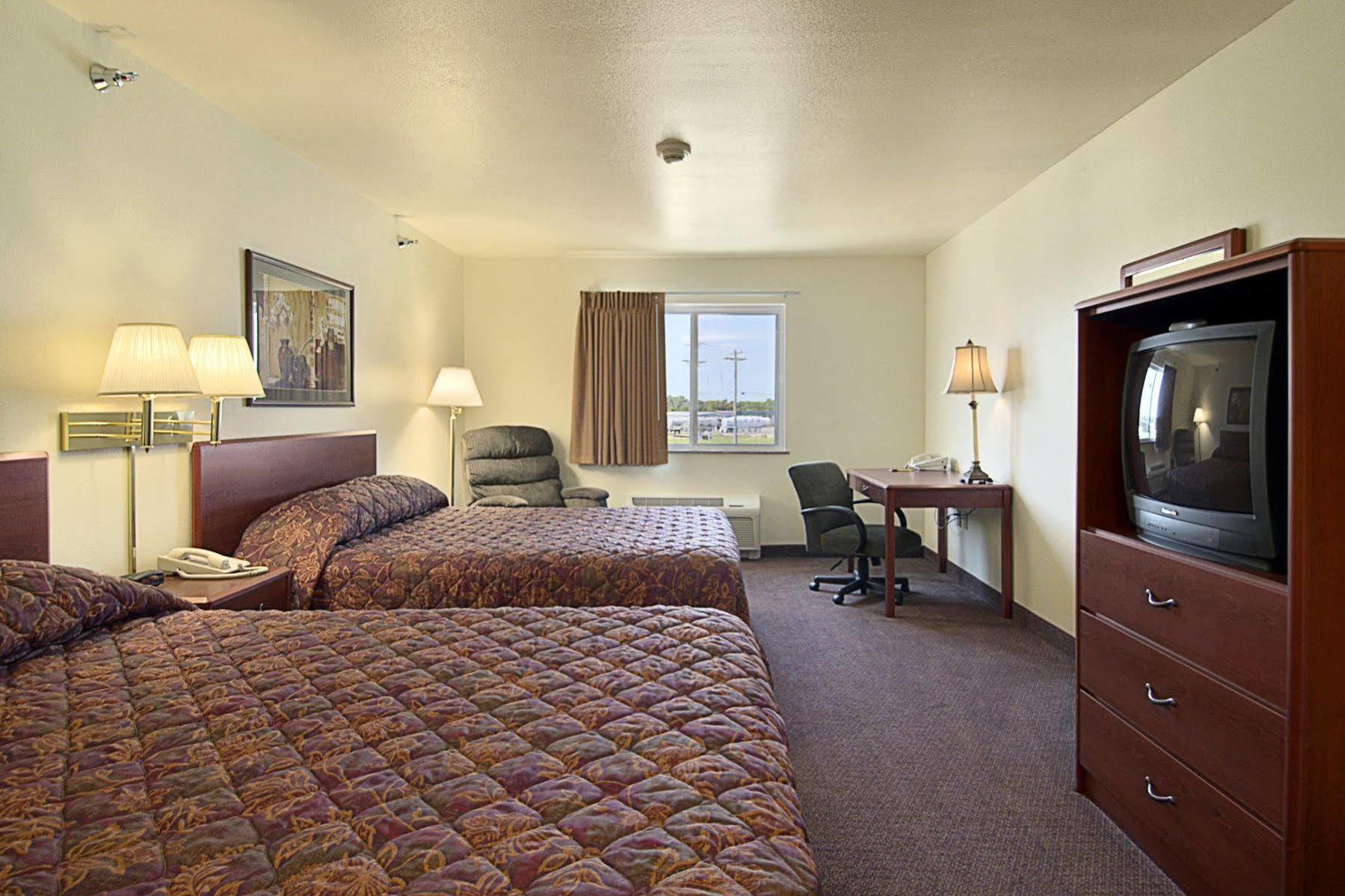 Super 8 By Wyndham Iola Ks Otel Dış mekan fotoğraf