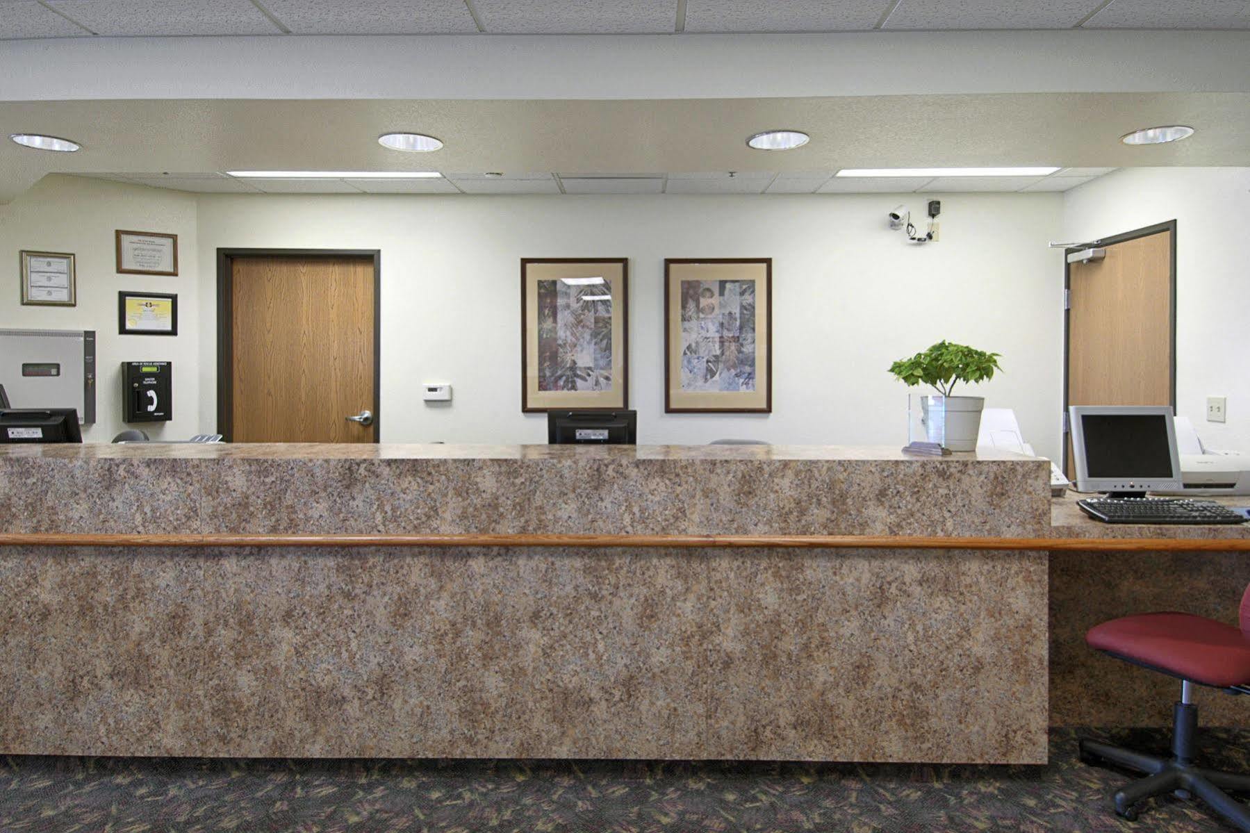 Super 8 By Wyndham Iola Ks Otel Dış mekan fotoğraf