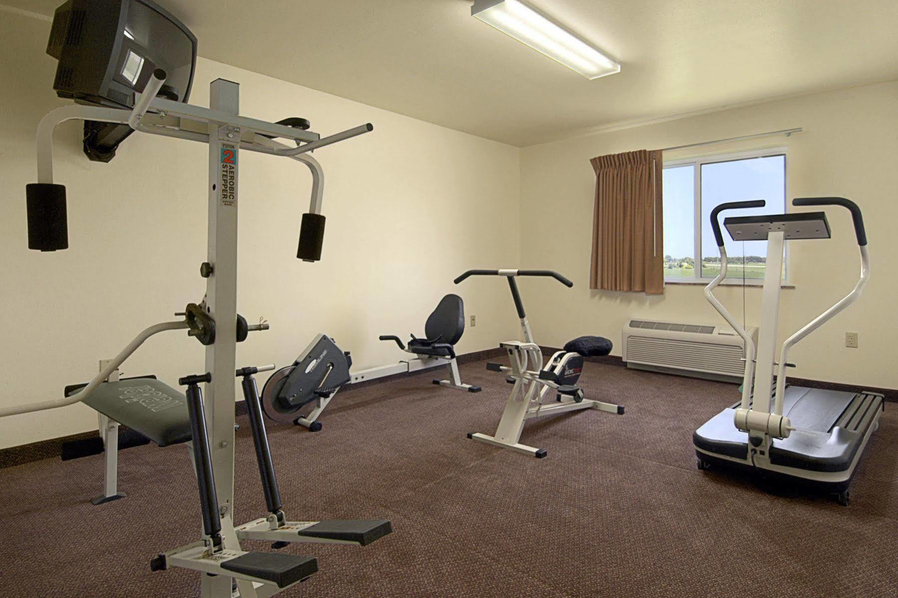 Super 8 By Wyndham Iola Ks Otel Dış mekan fotoğraf