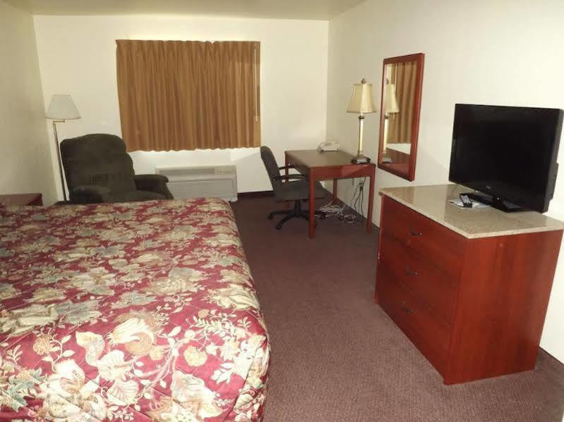 Super 8 By Wyndham Iola Ks Otel Dış mekan fotoğraf