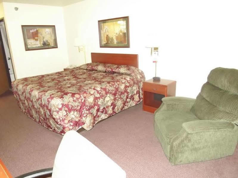 Super 8 By Wyndham Iola Ks Otel Dış mekan fotoğraf