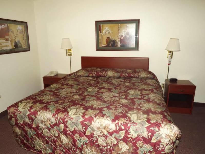 Super 8 By Wyndham Iola Ks Otel Dış mekan fotoğraf
