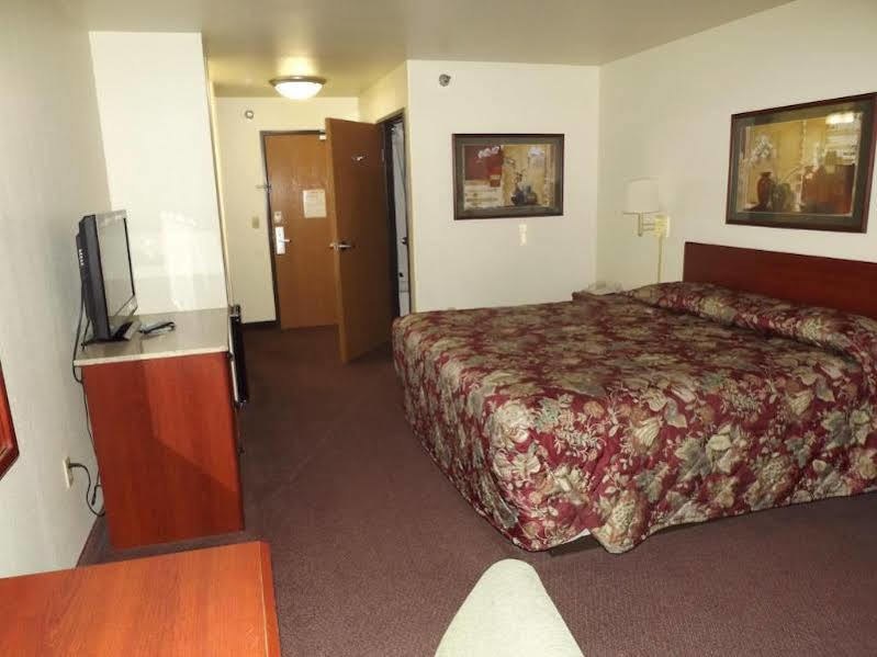 Super 8 By Wyndham Iola Ks Otel Dış mekan fotoğraf