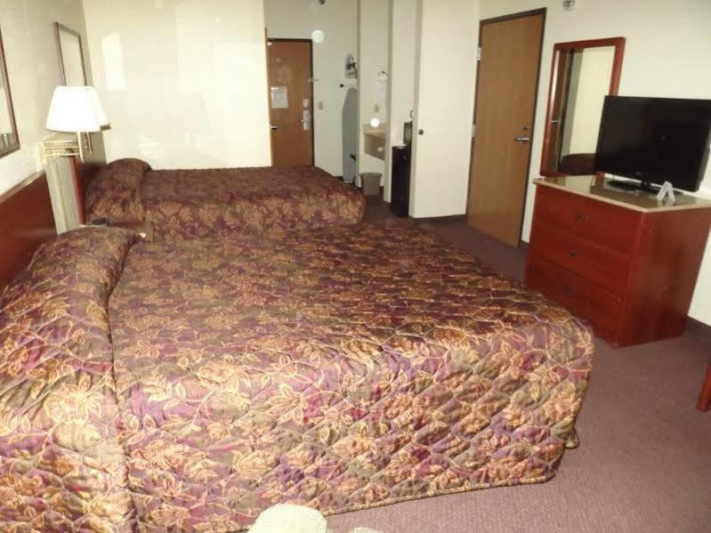 Super 8 By Wyndham Iola Ks Otel Dış mekan fotoğraf
